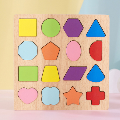 Proste drewniane puzzle z kształtami, cyframi i literami